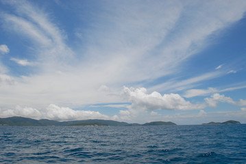 Fototapeta na wymiar Beautifull sky and blue sea