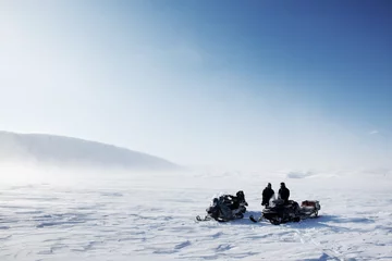 Papier Peint photo autocollant Cercle polaire Paysage d& 39 hiver en motoneige