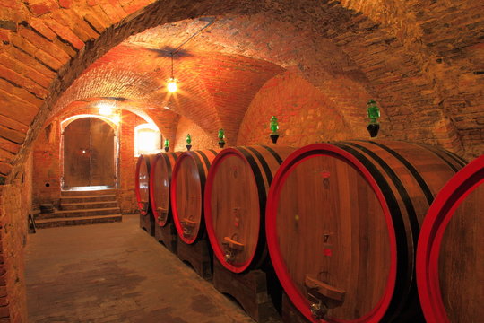 Weinkeller, Eichenf&auml;sser, Barrique, Montepulciano, Toskana