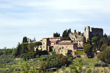 Fototapeta na wymiar ruine, że burgundy Montelifre in der Toskana
