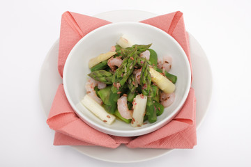 Bunter Spargelsalat mit Garnelen