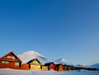 Fototapeta na wymiar Longyearbyen Zachód