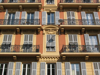 façade de caractere