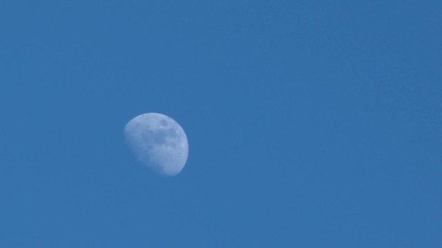 luna en movimiento