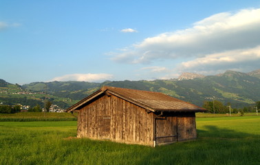 vallée alpine ...cabane