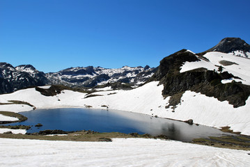 Le lac Miey et la neige