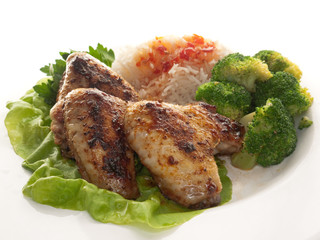 Hähnchenflügel mit Reis