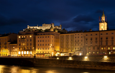 Fototapeta na wymiar Salzburg na zachodzie słońca