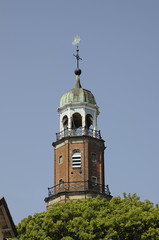 Fototapeta na wymiar Kirchturm in Leer