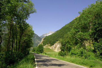 Fototapeta na wymiar Route de montagne