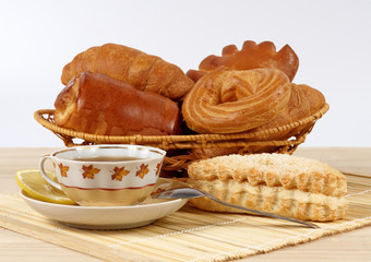 Tea composition with pastry