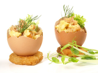 Rührei mit Krabben in der Eischale © ExQuisine