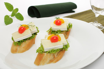 Canape mit Brie