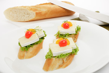 Canape mit Brie