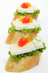 Canape mit Brie