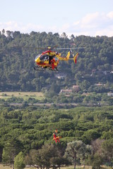 h&eacute;licopt&egrave;re de secours de la s&eacute;curit&eacute; civile