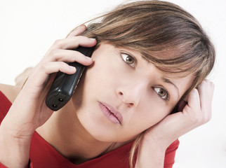 jeune fille triste téléphone