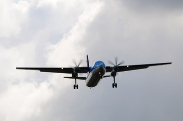 Flugzeug beim Landeanflug