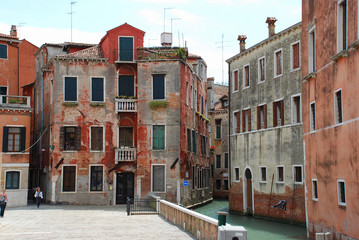 Fototapeta na wymiar Häuserfront in Venedig