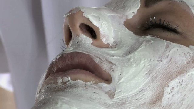 primo piano di maschera sul viso