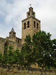 Fototapeta na wymiar Dzwonnica w San Cugat del Valles