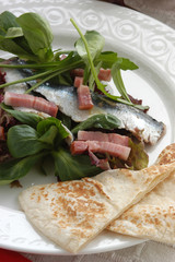 Sardoni romagnoli con piada pancetta e valerianella - E.R