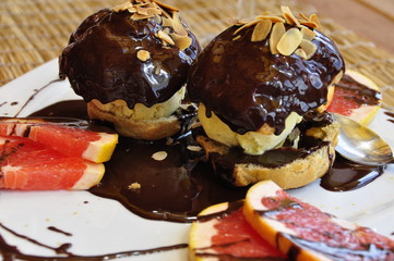 Profiteroles