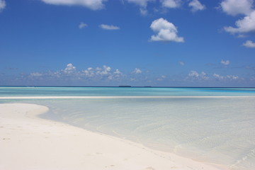 plage tropicale de sable blanc déserte