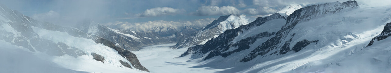 Fototapeta na wymiar Panorama of a glacier in the Swiss Alps