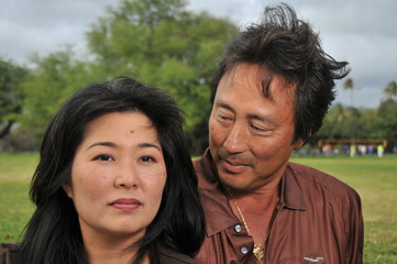 Naklejka premium Japanese couple in park