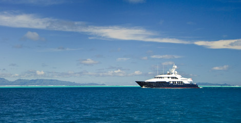 Fototapeta na wymiar yachting in the tropics, huahine, french Polynesia