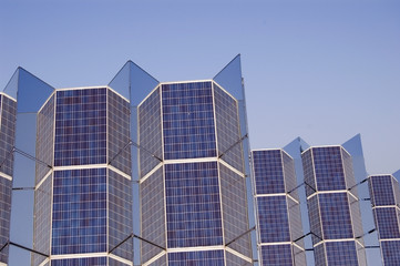 Photovoltaic panels details with motorized mirror