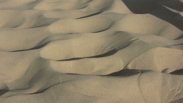 marcher pieds nus dans le sable