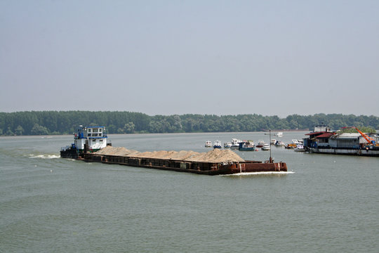 Lastkahn auf der Donau (M&uuml;ndung Save bei Belgrad)