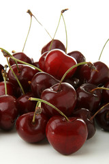 cerises sur fond blanc