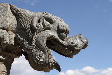 dragon head statue