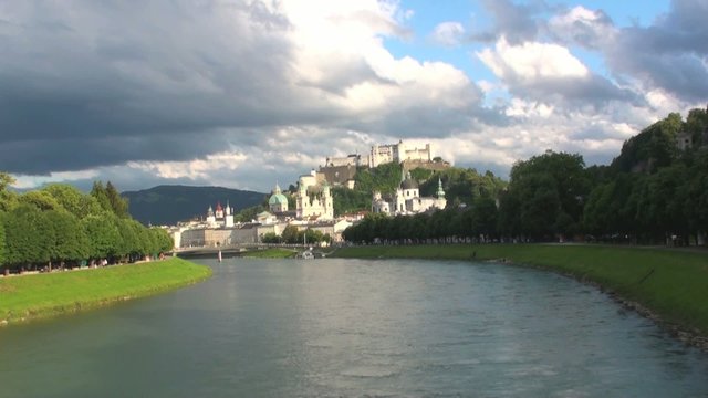 salburg panorama mit salzach und festung