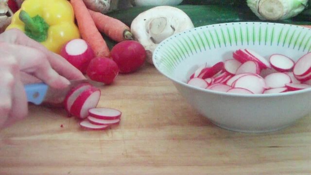 Radieschen schneiden