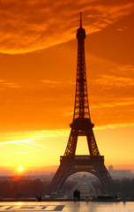 tour eiffel,  couple et soleil levant