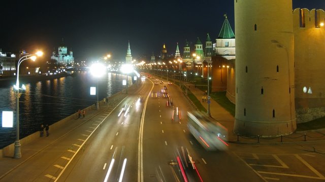 Traffic in parralel of Kremlin