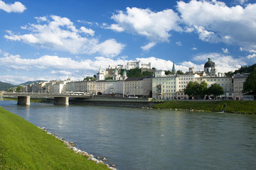 Fototapeta na wymiar Salzburga z Salzach i panorama