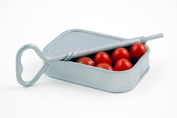 tomates dans boite metallique