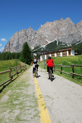 Fototapeta premium Pista ciclabile delle Dolomiti