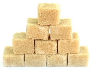 pyramide de sucre brun