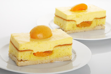 Aprikosen - Cremekuchen