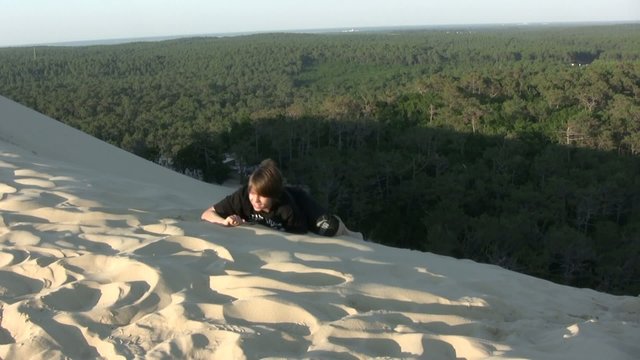 ramper pour remonter la dune du Pilat