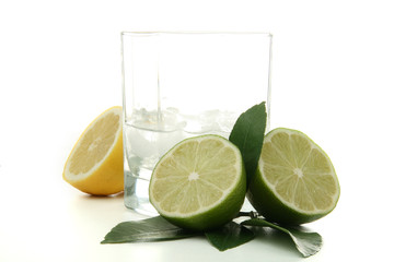 ti punch, verre de rhum et citron vert