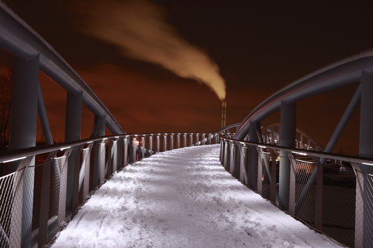 Br&uuml;cke zum Neuland-Park Leverkusen, Winteransicht