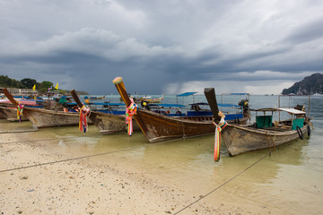 Fototapeta na wymiar longtail łodzi w Tajlandii
