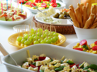 Essen Büffet mit mediterranen Vorspeisen 